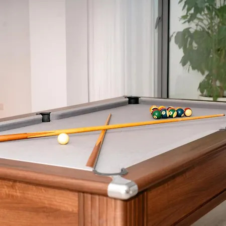 Dominica 8 * Естепона