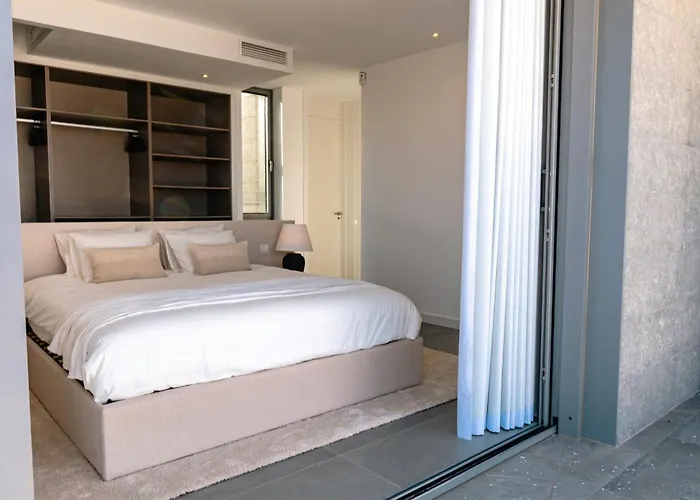 Dominica 8 * 에스테포나