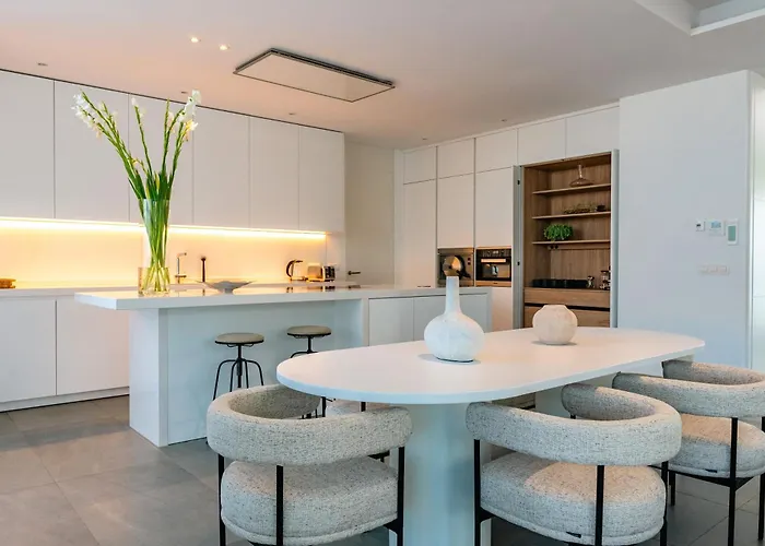 Βίλα Dominica 8 *